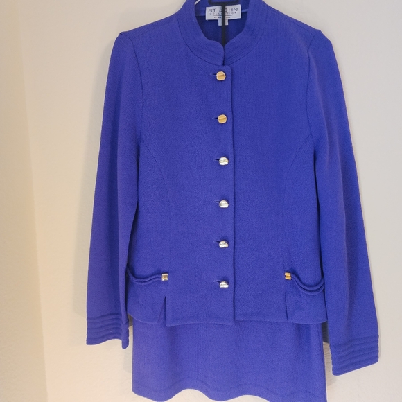St. John Jackets & Blazers - St. John 2 Piece Suit
